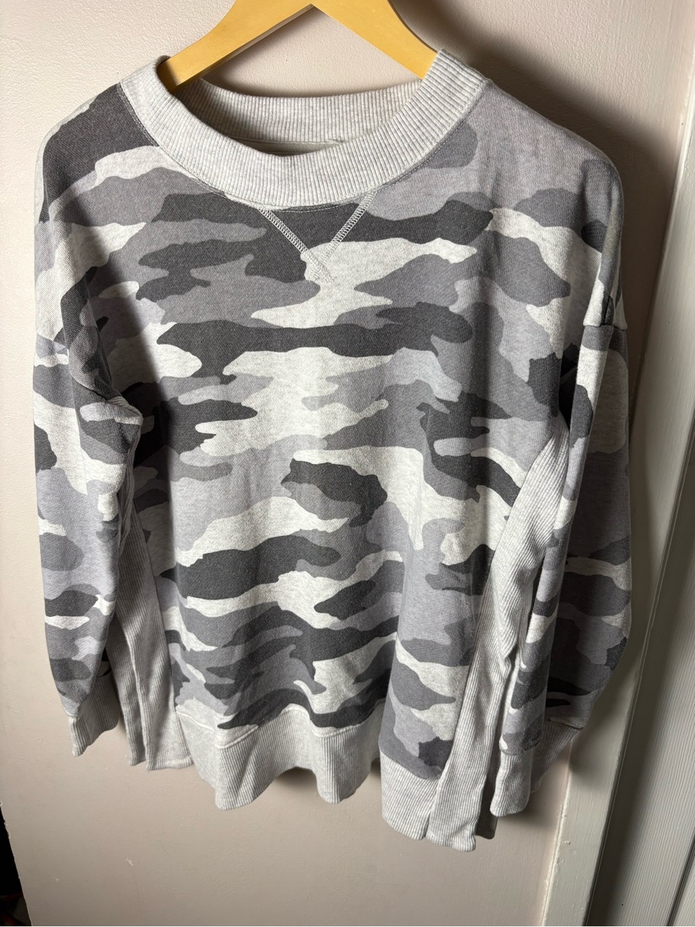 aerie Grey Camo Oversized Crewneck Sweater Size Small